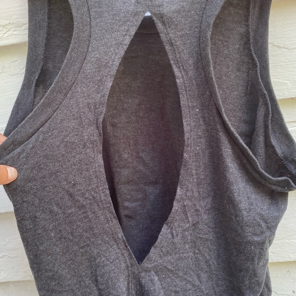 PINK Victoria's Secret Heather Gray Tee - Picture 3 of 8